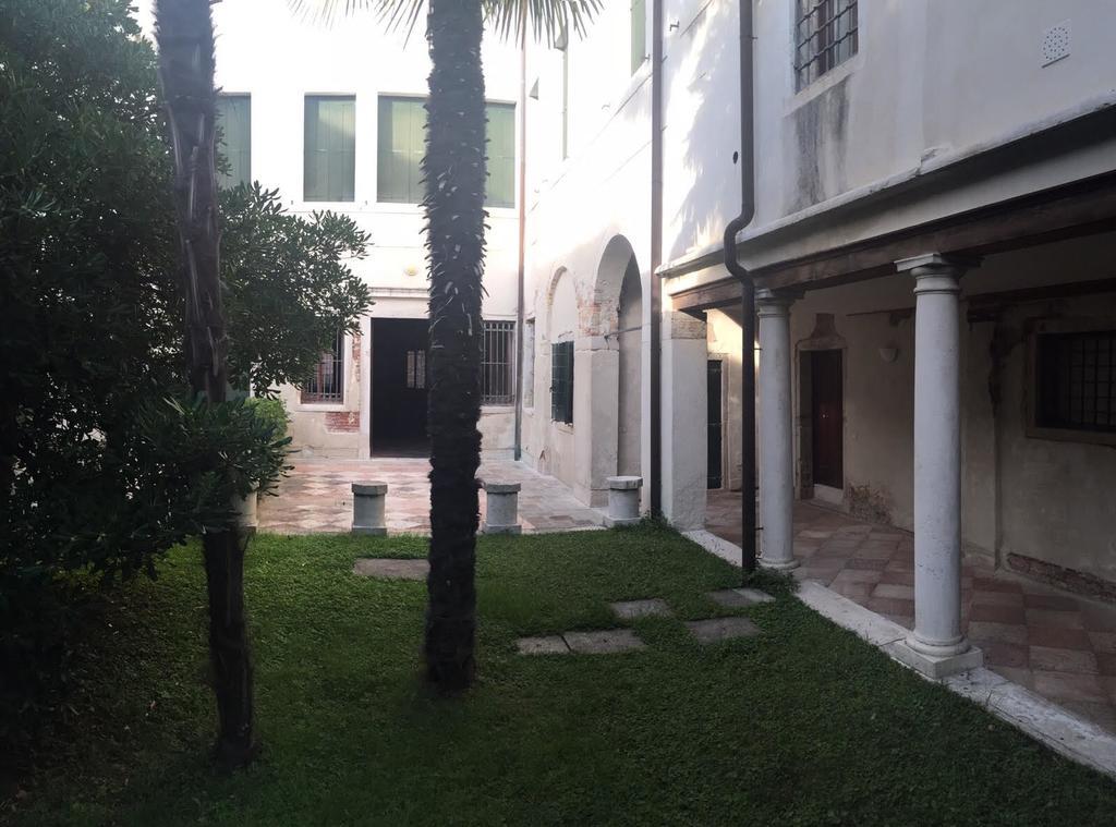 In A Lovely Garden Biennale Flat Apartamento Venecia